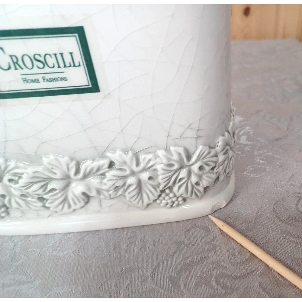 Croscill Tuscany Crackle Vine Glaze Earthenware Tissue Box Cover *CHIP